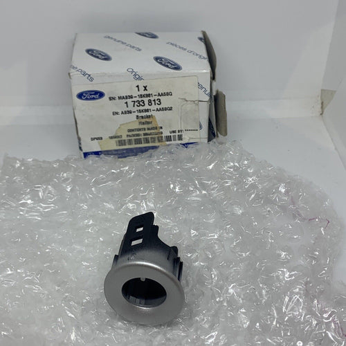 Genuine Ford 1733813 BRACKET