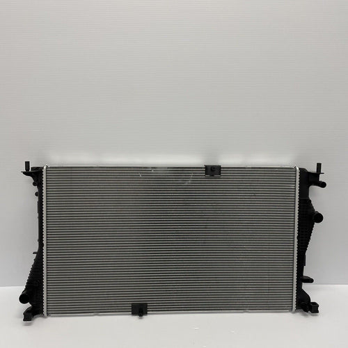 GENUINE BRAND NEW VAUXHALL VIVARO A ENGINE COOLING RADIATOR 93865588