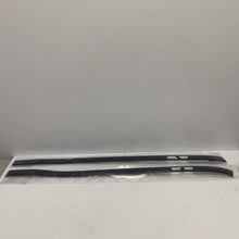 Load image into Gallery viewer, Genuine Land Rover Discovery 5 2017 roof rail finisher VPLRR0157