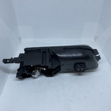 Load image into Gallery viewer, DISCOVERY 4 &amp; RRS INNER DOOR HANDLE LEFT FRONT GENUINE NEW LR031885