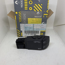 Load image into Gallery viewer, GENUINE RENAULT CONTROL SAT L2 (7701049643)
