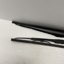 Load image into Gallery viewer, NEW VW BORA 1J6 FRONT WINDSCREEN WIPER BLADES 1J0998003 GENUINE