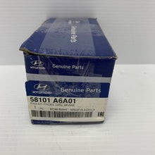 Load image into Gallery viewer, Genuine Kia Ceed 2013-2015 - Front Brake Pads Kit  - 58101A6A01