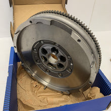 Load image into Gallery viewer, SACHS DUAL MASS Flywheel VAUXHALL INSIGNIA OPEL SAAB 9-5 2.0 CDTI 55558569 NEW