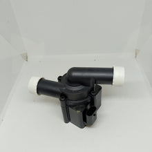 Load image into Gallery viewer, NEW Genuine Land Rover/Range Rover Discovery/New Defender Water Pump LR099524