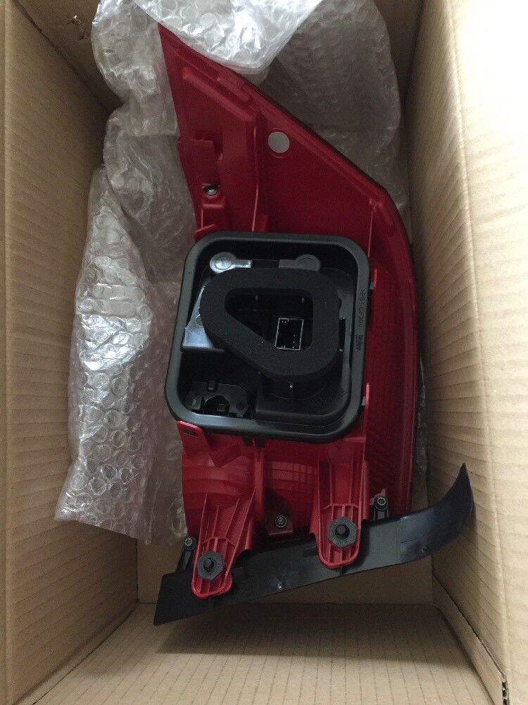 Genuine Volkswagen Passat & Saloon 2010- Rear Light Lamp OffsidE Drive ...