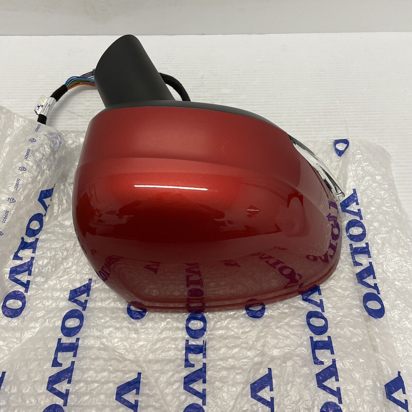 Genuine Volvo Wing Mirror RHS 39845630 – Genuine Parts Ltd