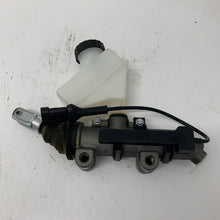 Load image into Gallery viewer, Genine IVECO Clutch main cyl 41211007