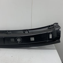 Load image into Gallery viewer, Genuine Volkswagen Crafter 30 panel van Roof Frame 2E0817505 Brand New Genuine