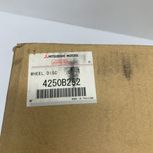 Load image into Gallery viewer, Genuine Mitsubishi Shogun 18” Alloy Wheel 2010