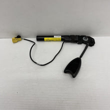Load image into Gallery viewer, Genuine Vauxhall Meriva B LH Front Outer Seat Belt Pretensioner 39050199