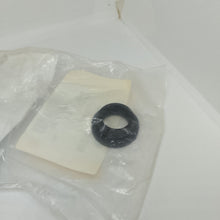 Load image into Gallery viewer, GENUINE LAND ROVER DISCOVERY FREELANDER 2 WATER RESERVOIR GROMMET X1 -DMJ500020