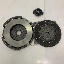 Load image into Gallery viewer, CLUTCH SET ORIGINAL IVECO 2996359 &quot;IVECO EUROCARGO 150 E 23 FP PLATFORM