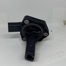 Load image into Gallery viewer, VW Audi Skoda SEAT Various Oil Level Sensor 04L907660C New Genuine VW part