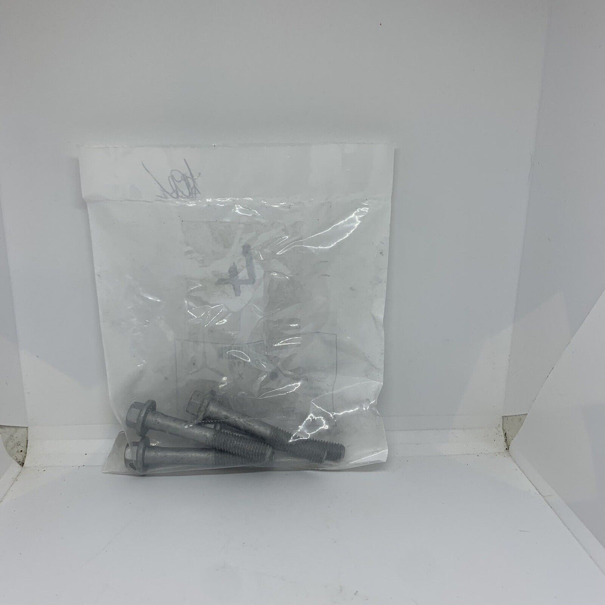 Land Rover Genuine Bolt x 4 FB108116 Range Rover Evoque 2012 – Genuine ...