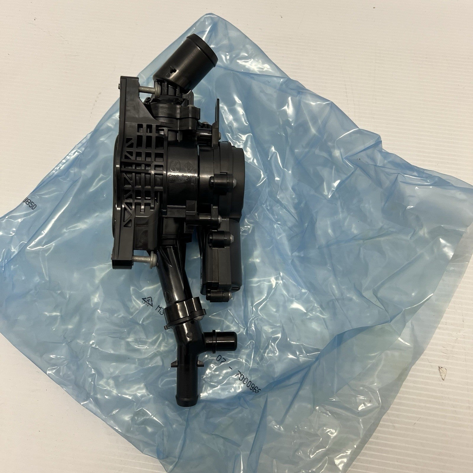 Mazda OEM VALVE.WATER CONTROL PYFD1516ZA(PYFD-15-16ZA) – Genuine