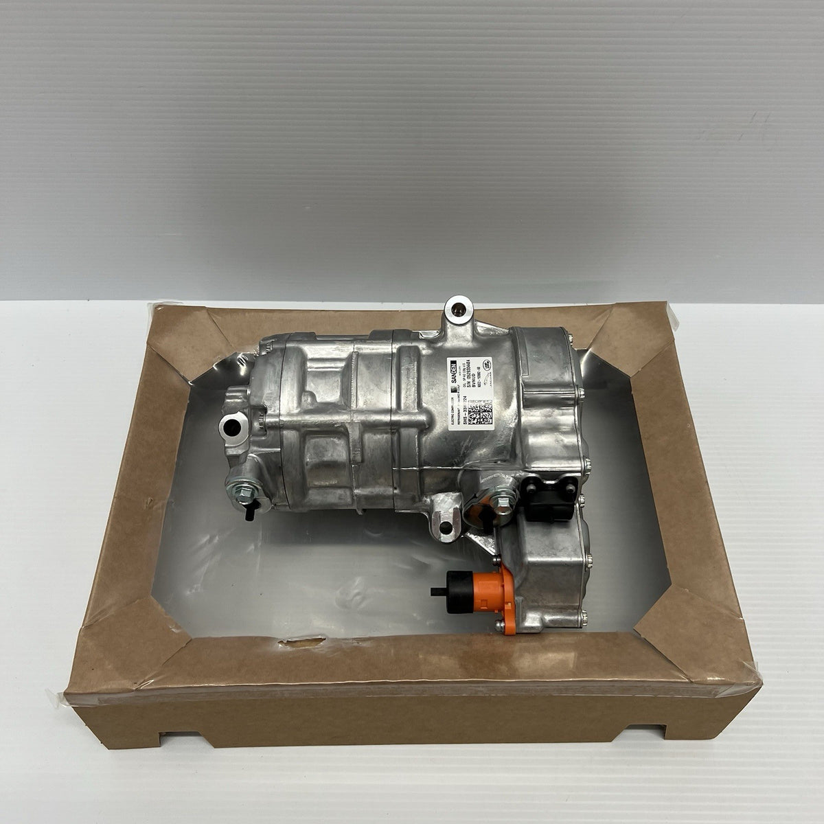 Genuine Land Rover Range Rover Compressor lr172658 – Genuine Parts Ltd