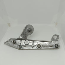 Load image into Gallery viewer, NEW GENUINE Land Rover, RR VELAR 2017, Fender Mounting Bracket, RH - LR091700