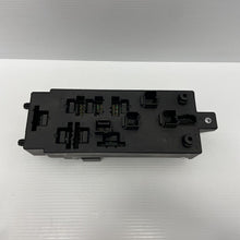 Load image into Gallery viewer, GENUINE NEW Range Rover 13- sport 14- discovery 5 17- Onwards Fuse Box LR080334