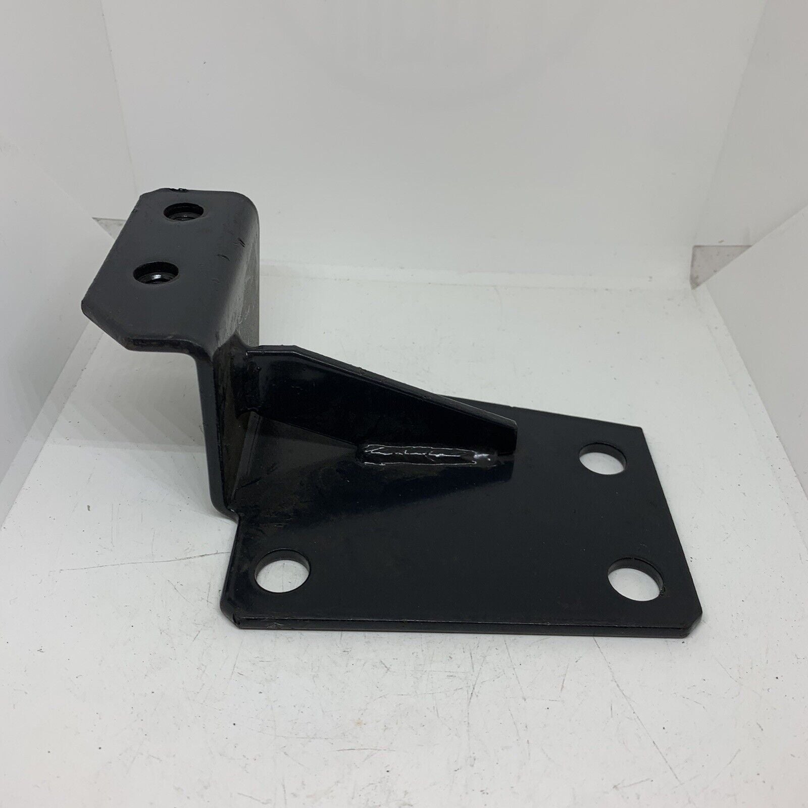 Genuine IVECO Retainer 504294757 – Genuine Parts Ltd
