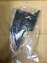 Load image into Gallery viewer, Genuine Ssangyong Right Hand Side Bumper Bracket Brand New 7882231001