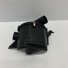 Load image into Gallery viewer, Genuine Peugeot Citroen DS 1427F2 AIR FILTER