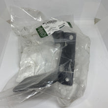 Load image into Gallery viewer, LAND ROVER DISCOVERY 5 L462 2018 RIGHT BRAKE DUCT HOLDER  LR048131
