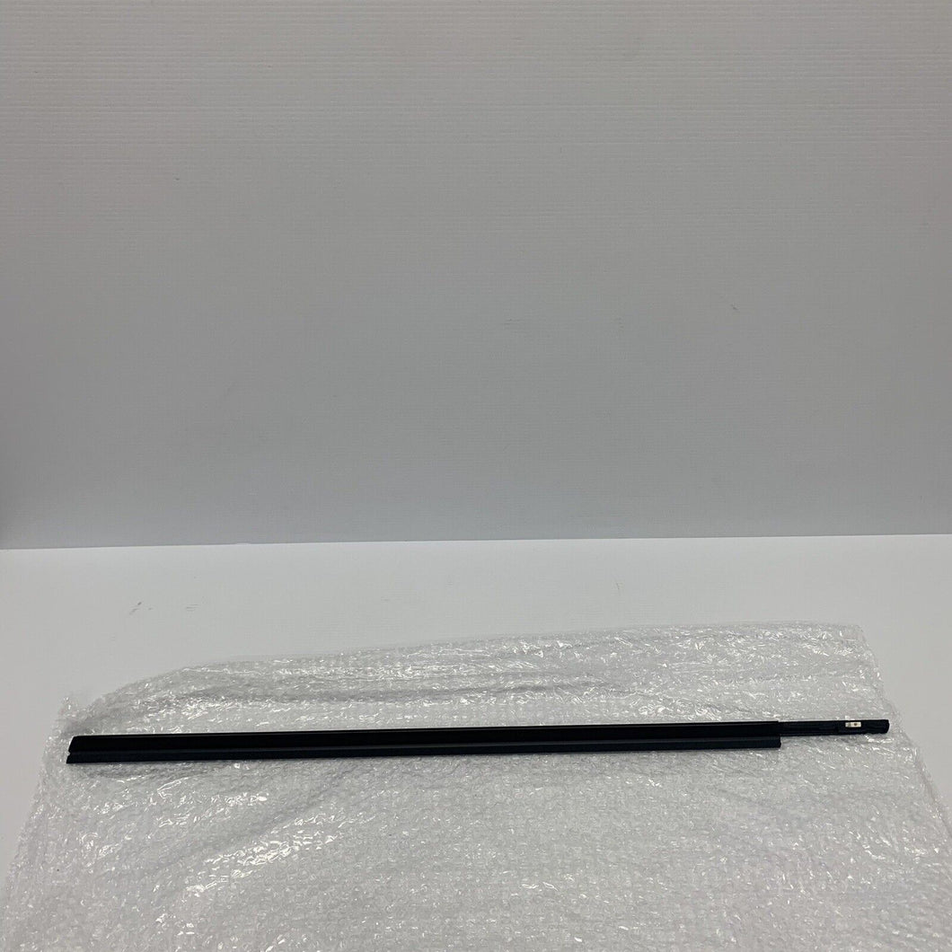 Genuine Land Rover Range Rover 22 bonnet moulding lr175148