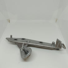 Load image into Gallery viewer, NEW GENUINE Land Rover, RR VELAR 2017, Fender Mounting Bracket, RH - LR091700