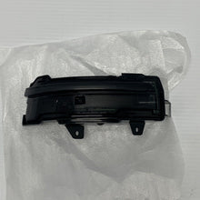 Load image into Gallery viewer, Genuine Land Rover Range Rover Evoque 19 side lamp lh lr114758
