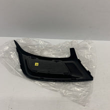 Load image into Gallery viewer, Genuine Land Rover Discovery 2015 rear bumper moulding LR127495