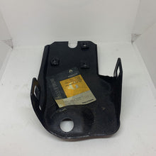 Load image into Gallery viewer, Bracket cross Member Front Left Renault R21 Nevada 7701464300