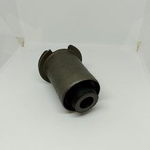 Load image into Gallery viewer, NEW GENUINE LAND ROVER DISCOVERY 3 &amp; 4 REAR LOWER ARM BUSH - LR054831