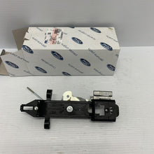 Load image into Gallery viewer, FORD TRANSIT CONNECT MK1 Right Back Door Handle Bracket 4431420 NEW GENUINE