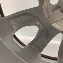 Load image into Gallery viewer, NEW RANGE ROVER EVOQUE / 18" ALLOY WHEEL RIM SILVER STYLE / LR084668 GENUINE