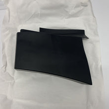 Load image into Gallery viewer, Genuine Land Rover Defender 2020 moulding fender lh rear lr147301