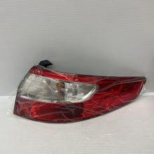 Load image into Gallery viewer, 2012 RENAULT FLUENCE REAR/TAIL LIGHT ON BODY RIGHT SIDE 265502140R