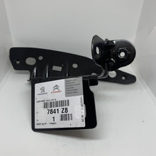 Load image into Gallery viewer, genuine  CITRO�N C3 10-16 FRONT RIGHT FENDER MOUNTING BRACKET 7841z8