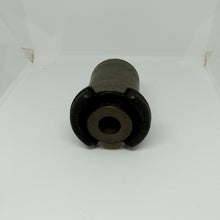 Load image into Gallery viewer, NEW GENUINE LAND ROVER DISCOVERY 3 &amp; 4 REAR LOWER ARM BUSH - LR054831