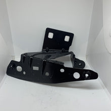 Load image into Gallery viewer, genuine  CITRO�N C3 10-16 FRONT RIGHT FENDER MOUNTING BRACKET 7841z8