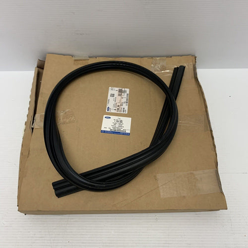 Genuine Ford Focus Mk3 Windscreen Cowl Rubber Seal 2014- 1736699
