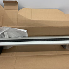 Load image into Gallery viewer, GENUINE ALL NEW DISCOVERY 5 - CROSS BARS (VPLRR0154)