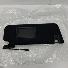 Load image into Gallery viewer, Genuine Land Rover Discovery 5 sun visor RH lr104965