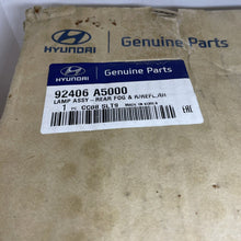 Load image into Gallery viewer, Genuine Hyundai Rear Fog Light RHS 92406A5000