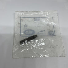 Load image into Gallery viewer, Genuine Jaguar Stud JDE3963