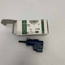 Load image into Gallery viewer, GENUINE Range Rover Sport &amp; Vogue 2013-2022 Brake Light Switch LR116714