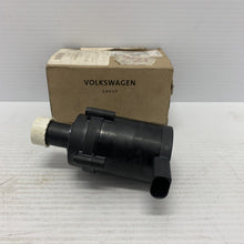 Load image into Gallery viewer, Genuine Volkswagen Additional coolant pump 7H0965561