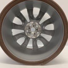 Load image into Gallery viewer, NEW RANGE ROVER EVOQUE / 18" ALLOY WHEEL RIM SILVER STYLE / LR084668 GENUINE
