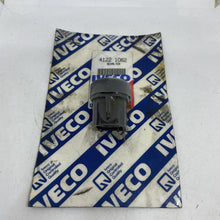 Load image into Gallery viewer, Genuine Iveco Plug 41221062