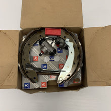 Load image into Gallery viewer, Genuine citroen berlingo peugeot partner rear brake shoes 424222